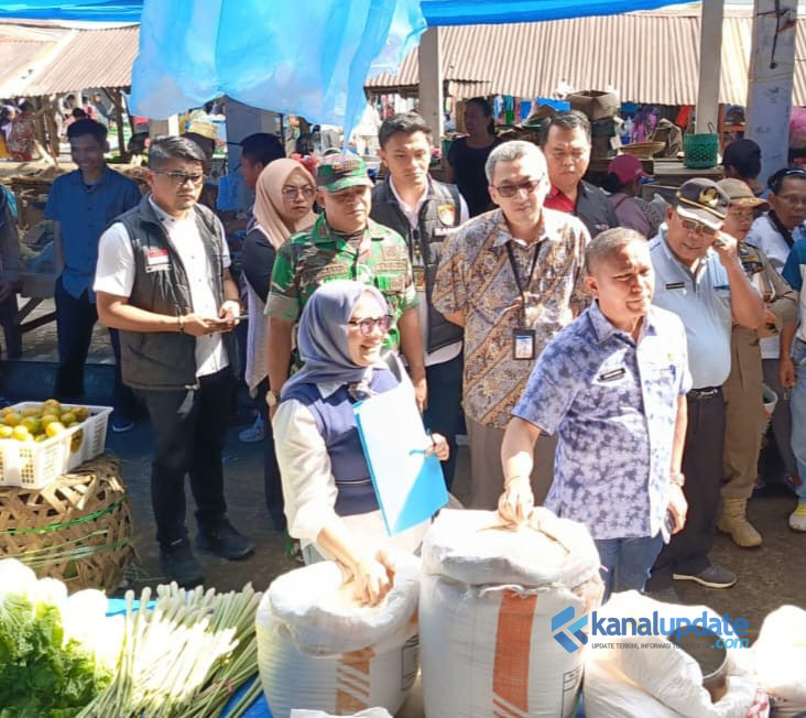 Sat Reskrim Polres Simalungun Sidak Pasar Jelang Natal, Pastikan Harga Sembako Stabil dan Stok Aman