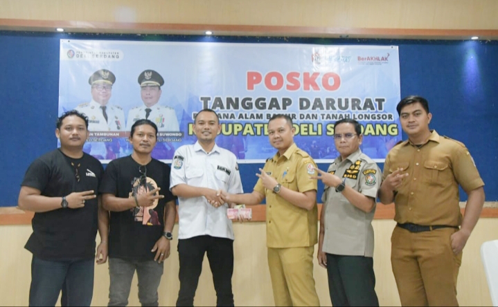 Konser Amal Kemanusiaan Kecamatan Galang Serahkan Bantuan Warga Terdampak Banjir