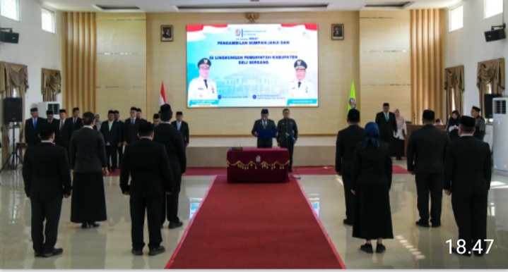 Wabup Lantik 1 Pejabat Administrator Dan 7 Pengawas