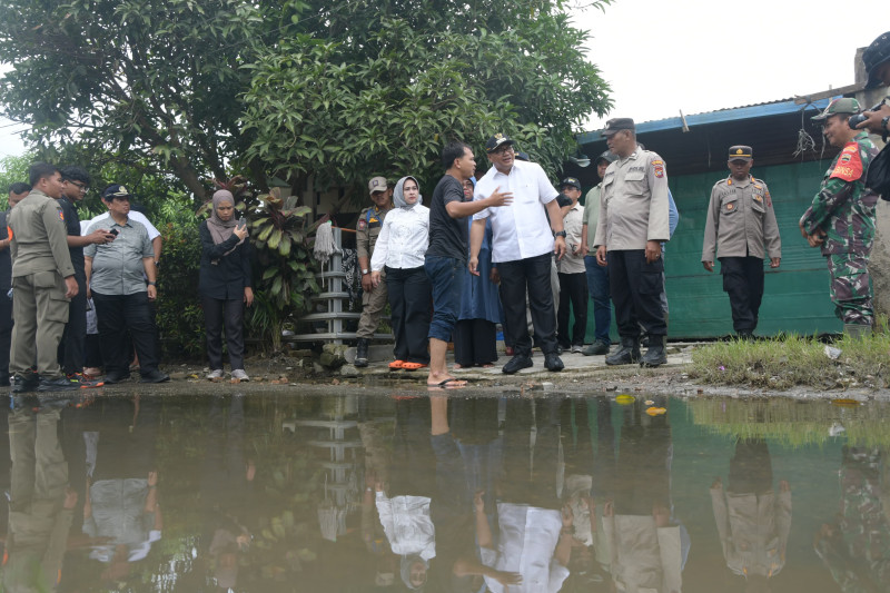 Bupati Dan Ketua TP PKK Tinjau Lokasi Banjir di Batangkuis