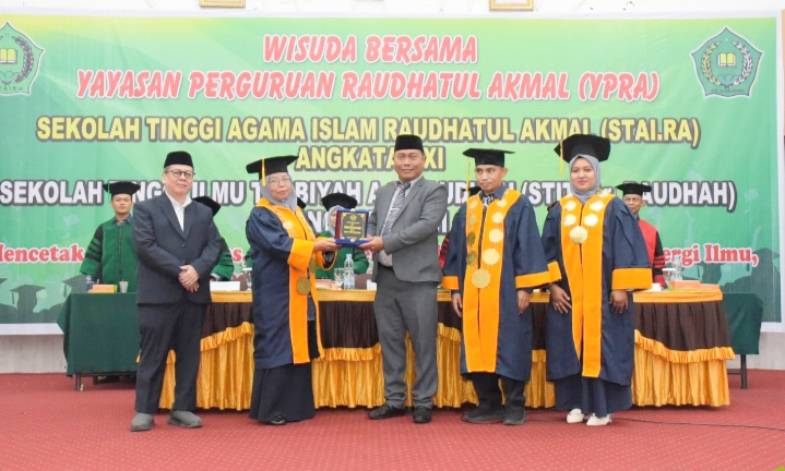 Lom Lom Suwondo: Wisuda Tonggak Penting Dalam Perjalanan Hidup