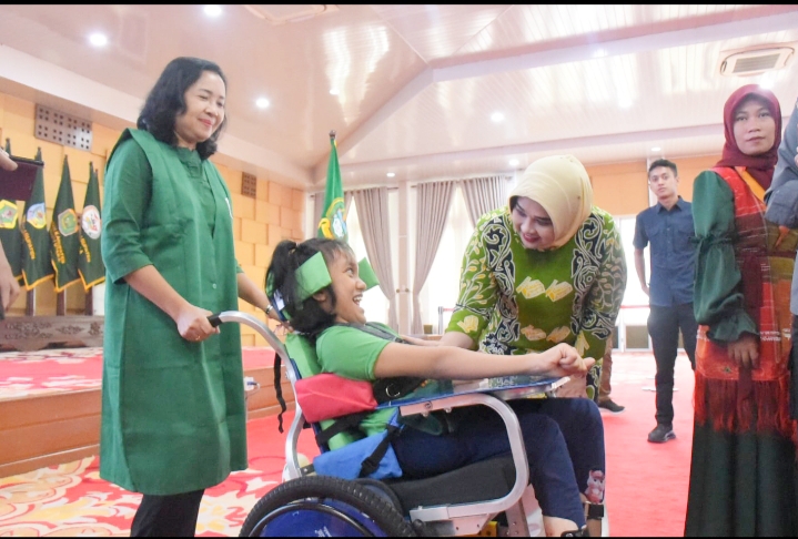 Deliserdang Terima Bantuan 20 Kursi Roda Adaptif Khusus Anak
