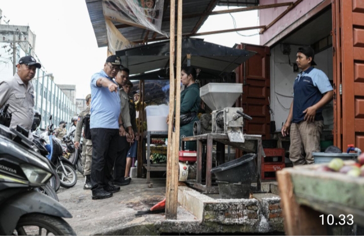 Pedagang Yang Berjualan Diatas Drainase Ditertibkan