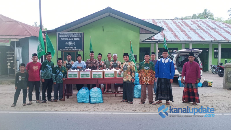 MWC NU Bukit Malintang Berbagi 600 Paket Takjil Gratis untuk Pengguna Jalan