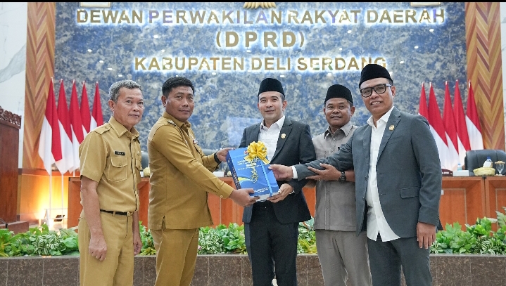 Lom Lom Suwondo Sampaikan LKPJ Bupati 2025 di Rapat Paripurna DPRD