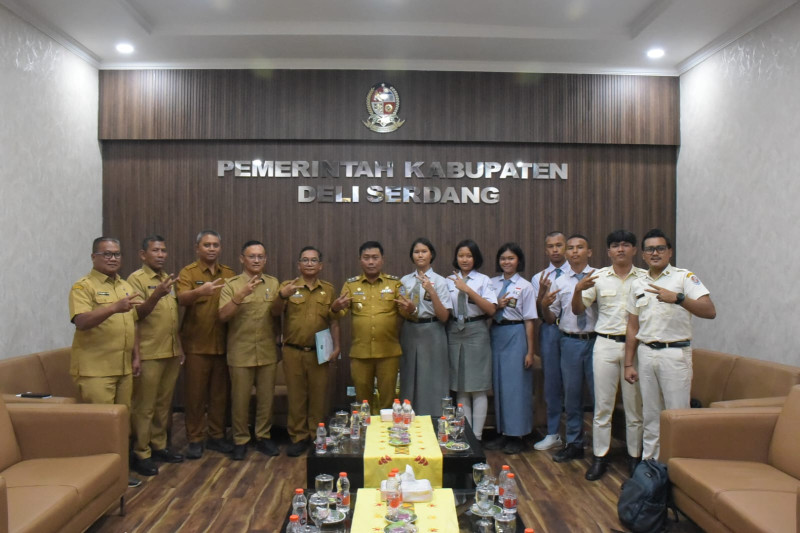 Wabup Lepas Empat Siswa Terbaik Ikuti Seleksi Paskibraka Sumut 2026
