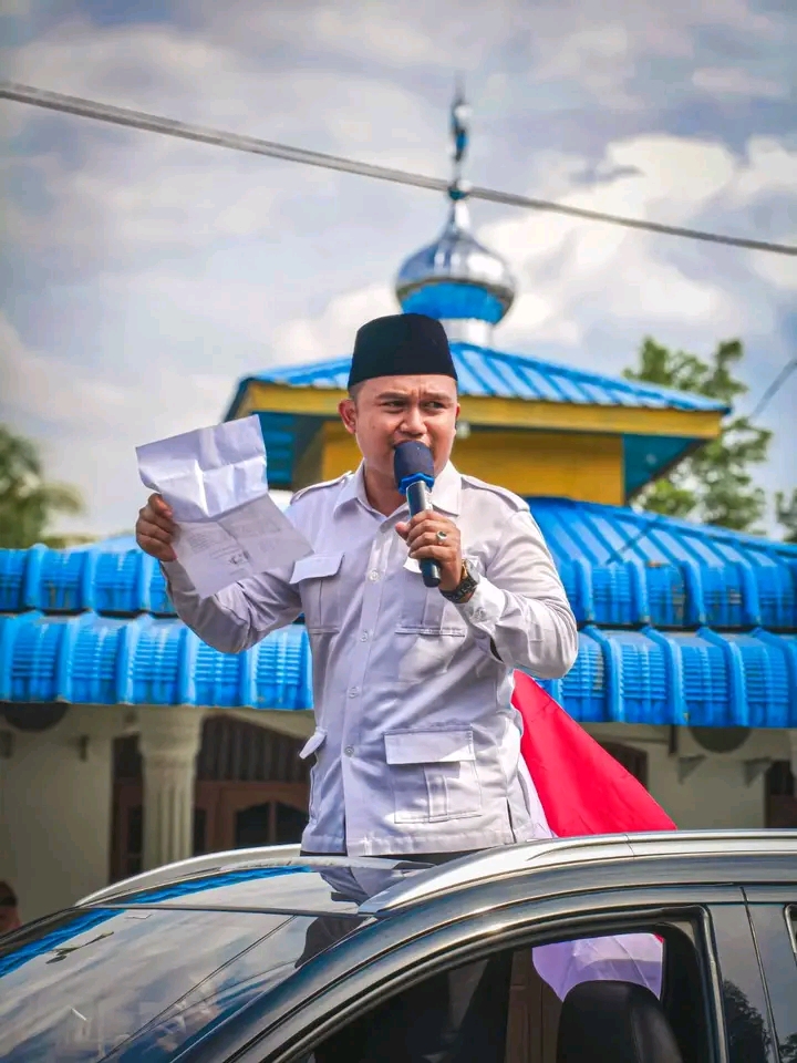 Ratusan Warga Lengau Seprang Meriahkan Kampanye Akbar Mulyono ST Nomor Urut 3 Dengan Menglilingin Desa