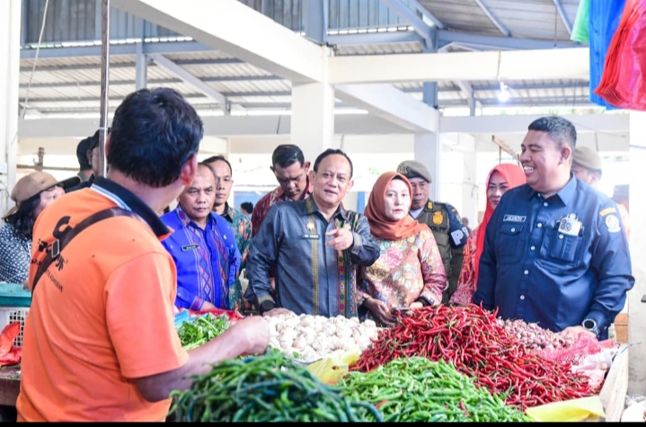 Sidak Pasar Dan Swalayan, Sekdakab Deliserdang Pastikan Stok Aman Dan Harga Stabil Jelang Iduladha