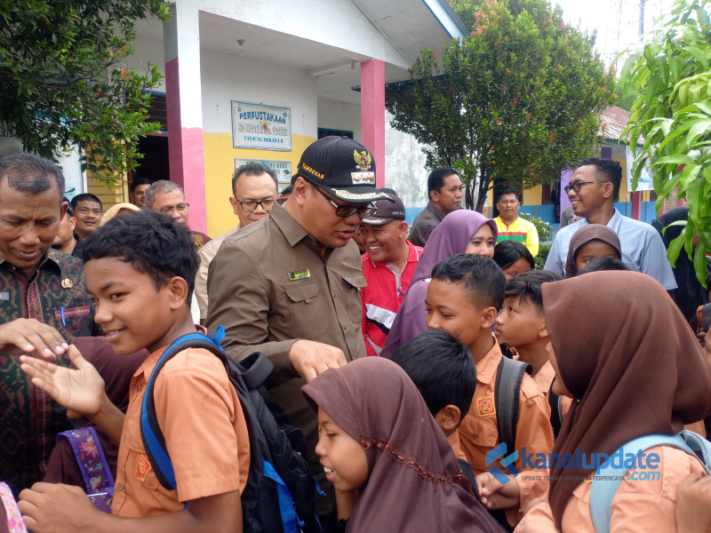 Kunjungi SDN 104232 Tanjung Morawa, Bupati Deli Serdang Tegaskan Pengadaan Buku Harus Bermanfaat