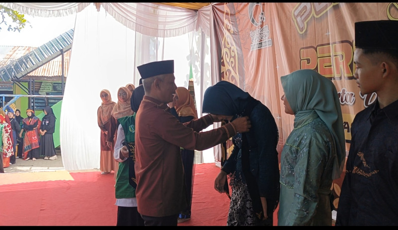 Suasana Tangis dan Haru pelepasan Siswa MTS Al Wasliyah Tanjung Morawa