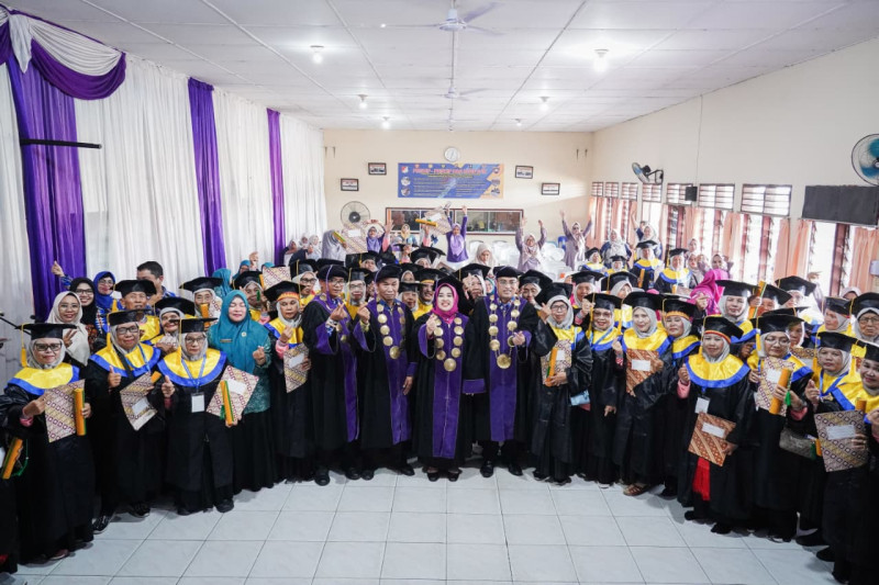Wisuda Sekolah Lansia Sehati, Ketua TP PKK Dorong Peningkatan Kualitas Hidup Lansia