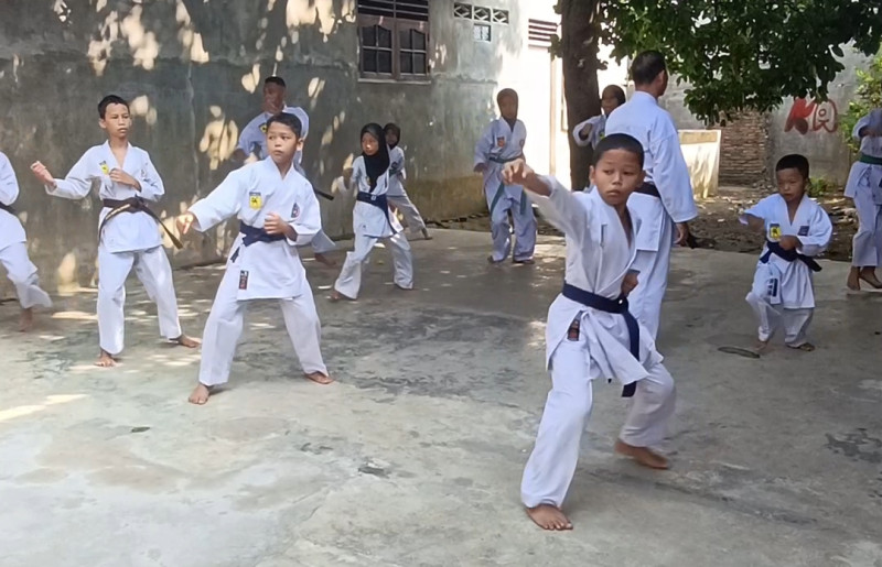 Dojo Al Farizi Konsisten Cetak Atlet Karate Berprestasi