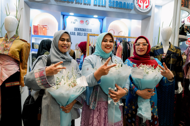 Deliserdang Tampil di BTN Indonesia Fashion Week 2026, Bawa Wastra Daerah ke Panggung Nasional
